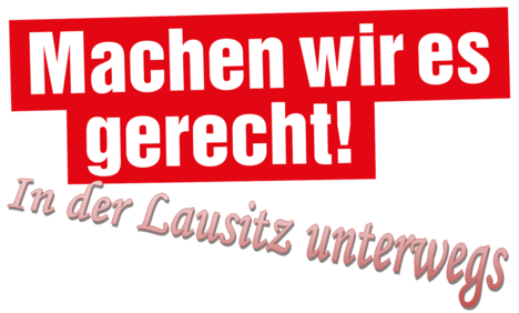 auf dem Bild sieht man das Aktionsloge für Sommerturen der Fraktion DIE LINKE im Landtag Brandenburg mit dem Text: Machen wir es gerecht!" mit dem Zusatztext: "In der Lausitz unterwegs"